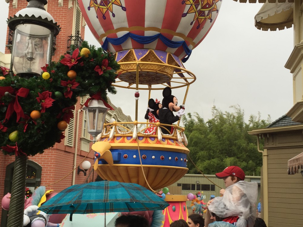 Mickey Minnie parade